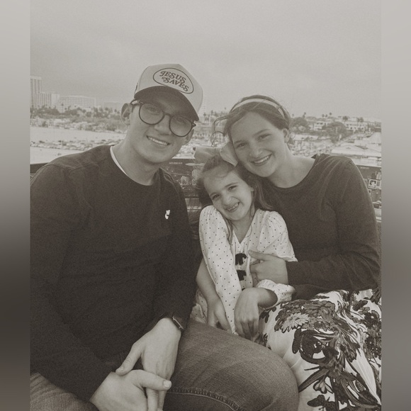 Meet your Posher - Picture 2 of 8